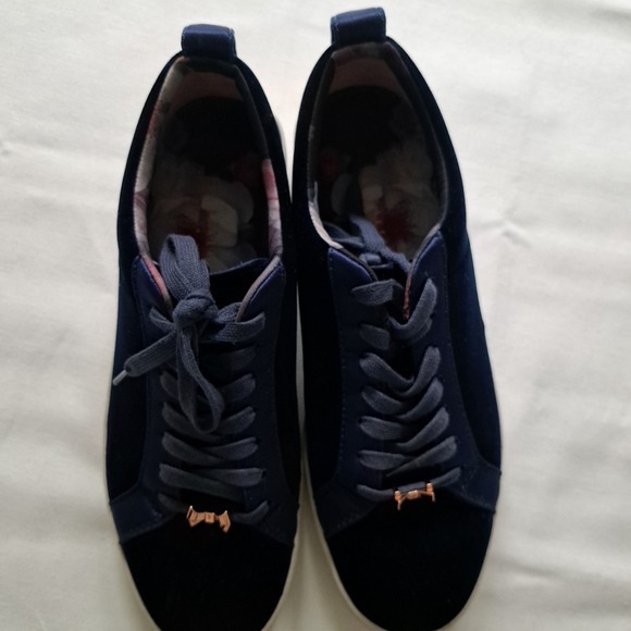 Ted Baker Navy Velvet Bow Sneakers Trainers Women Size 7 Rose Gold Accent - Picture 8 of 12